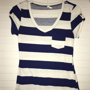 Striped pocket v neck tee